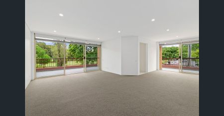 Stunning 3 Bedroom Apartment - overlooking Fawkner Park - Photo 4