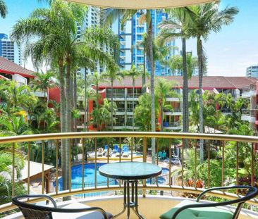 1 bedroom updated apartment surrounded by lush gardens & pool area - Photo 3