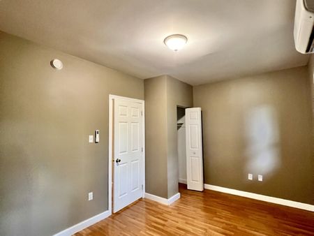 3 LEVEL SPACIOUS TOWNHOUSE | 286 CROWN DRIVE | AVAILABLE NOW! - Photo 5