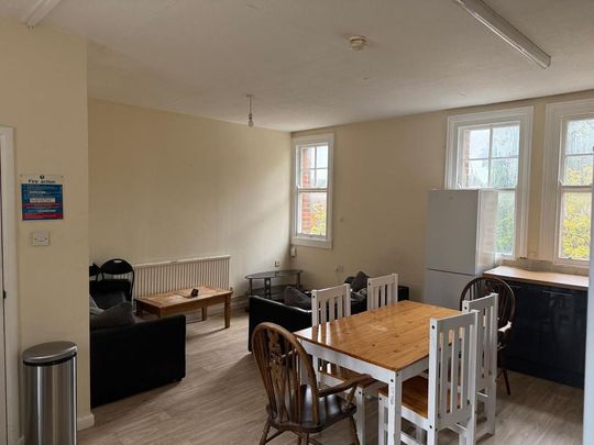 6 bedroom house share to rent - Photo 1