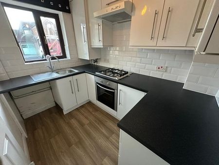 2 bedroom end of terrace house to rent - Photo 5