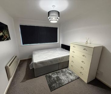 1 bedroom Flat To Let - Photo 4