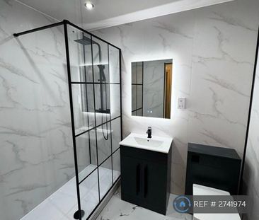 1 bedroom in a flat share to rent - Photo 1