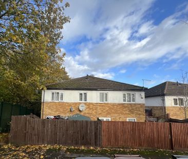 Winnington Close, Northampton - Photo 1