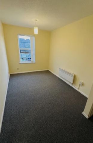 3 bedroom end of terrace house to rent - Photo 2
