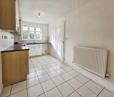 3 bedroom semi-detached house to rent - Photo 6