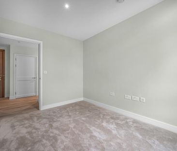 3 bedroom flat to rent - Photo 2