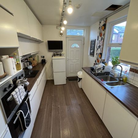 6 bedroom terraced house to rent - Photo 3