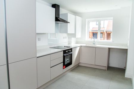 3 bedroom semi-detached house to rent - Photo 3