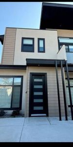 4 Bed 3 Bath Townhouse - Photo 4