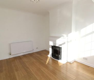 3 bedroom end of terrace house to rent - Photo 2