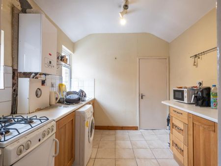 3 bedroom flat to rent - Photo 5