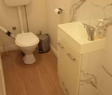 East Melbourne - Photo 4