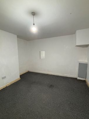 Studio Flat, Picton Road, L15 - Photo 1