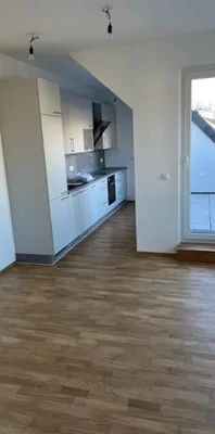 Attraktive 2-Zimmer Dachgeschosswohnung mit Terrasse nahe U1 - Photo 1