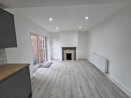 4 bedroom terraced house to rent - Photo 2