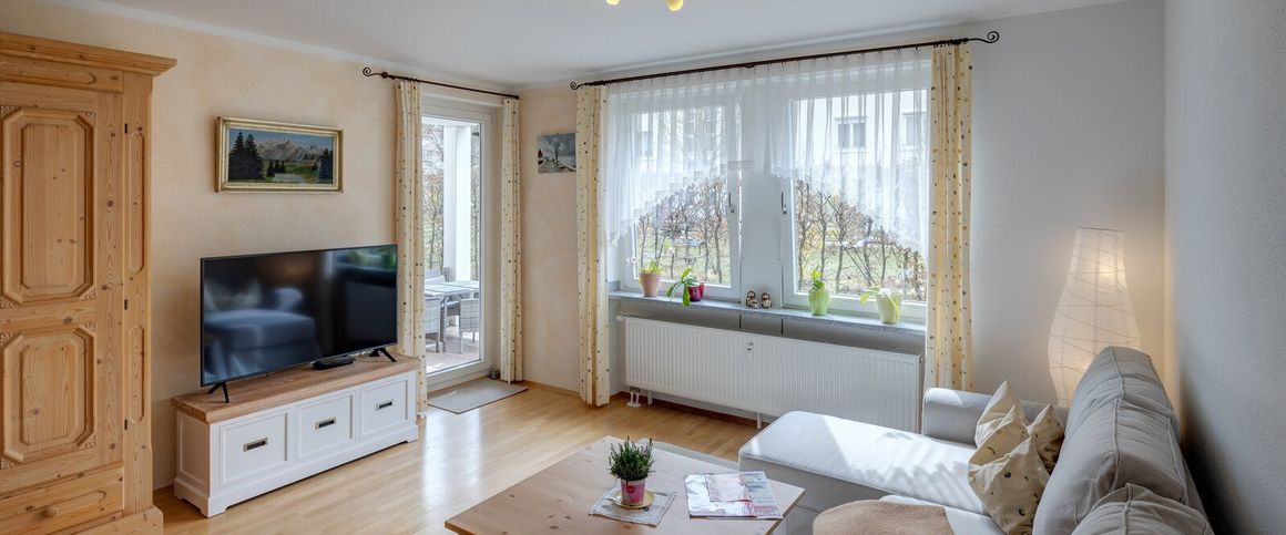 Central 3-room apartment with small garden - Photo 1