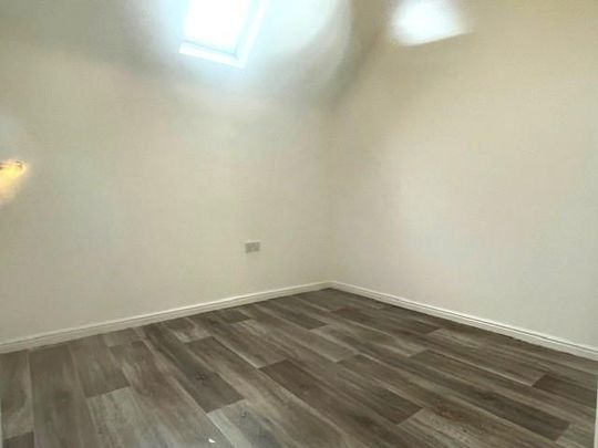 2 bedroom coach house to rent - Photo 1