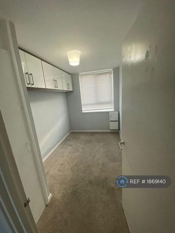 3 bedroom flat to rent - Photo 5