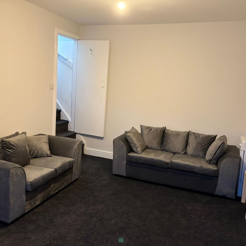 2 Bed Terraced House, Conway View, LS8 - Photo 1