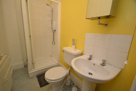 1 bed Mid Terraced House for Rent - Photo 2