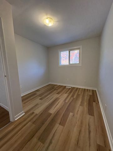 1-61 Abbey Dale Crt, Kingston, ON K7K 5W8 - Photo 2