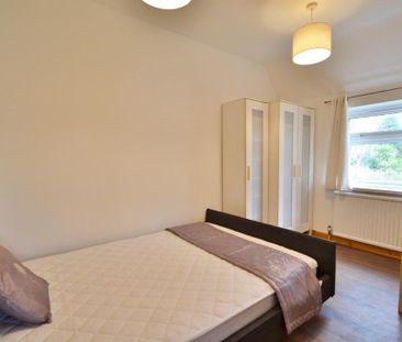 4 bedroom end of terrace house to rent - Photo 4