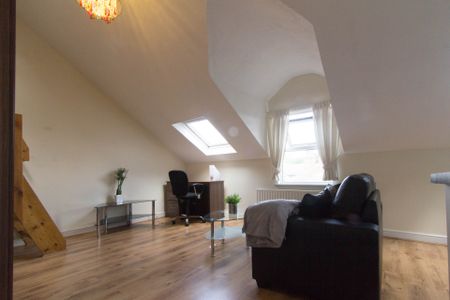 Flat 6, 2 MOOR VIEW Leeds - LS6 1AQ - Photo 2