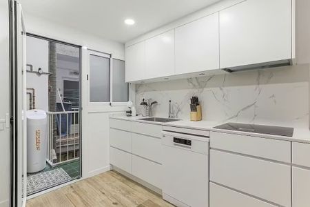 Carrer del Torrent de les Flors, Barcelona, Catalonia 08024 - Photo 5