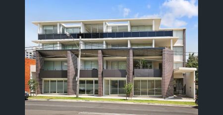 Centrally Located Boutique Residence with Spacious Home-Like Appeal - Photo 4