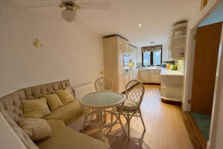 3 bedroom apartment to rent - Photo 2