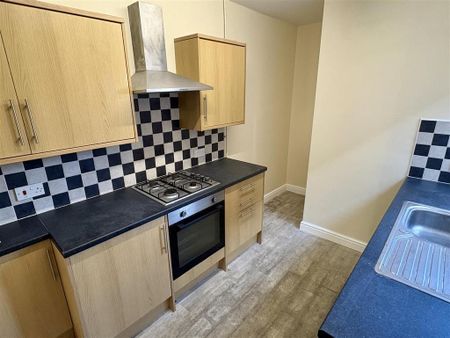 2 bedroom terraced house to rent - Photo 4