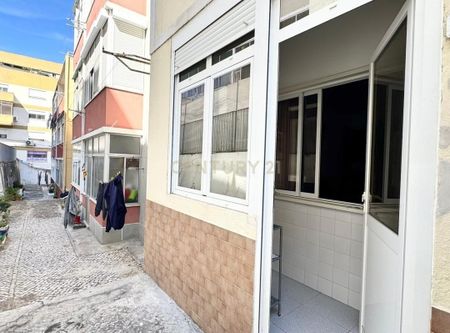 Almada, Setúbal Municipality - Photo 3