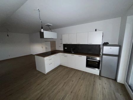 GROßZÜGIGE 4-ZIMMER DACHGESCHOSSWOHNUNG MIT BALKON! AB SOFORT VERFÜGBAR! - Foto 4
