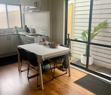 Port Melbourne - Photo 4