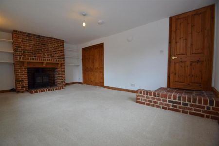 5 bedroom detached house to rent - Photo 2