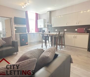 4 Bedroom Apartment - Photo 4