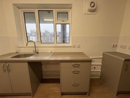 4 bedroom apartment to rent - Photo 3