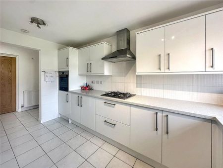 4 bedroom semi-detached house to rent - Photo 4