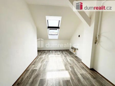 Pronájem nově zrekonstruovaného podkrovního bytu 1+1 v Bystřanech - Fotografie 4