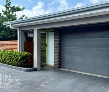 MODERN LAKESIDE VILLA - Photo 1