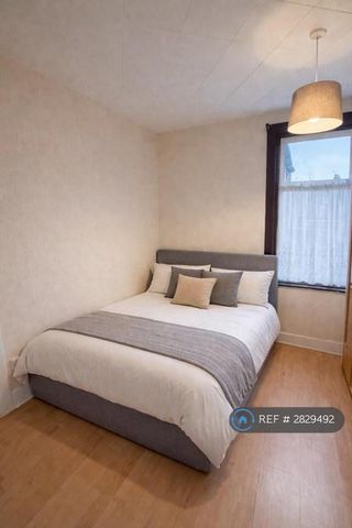 4 bedroom terraced house to rent - Photo 2