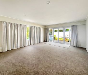 BIG AND BEAUTIFUL-JUST REDECORATED-CENTRAL STANMORE - Photo 3