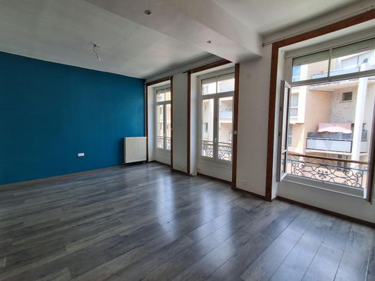 Location Appartement 3 pièces 71m² RIVE DE GIER 42800 - Photo 1