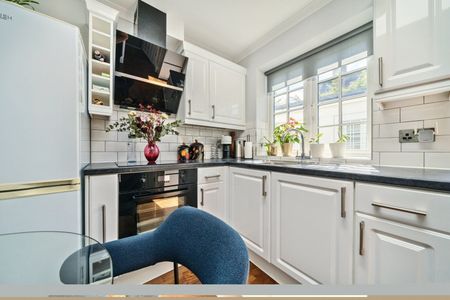 Brome Road, London, SE9 - Photo 5