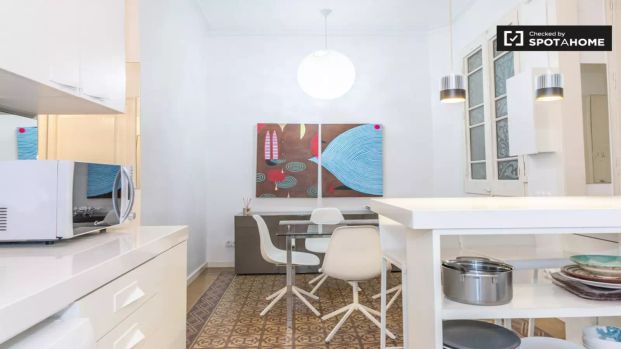 Single Bed in Cosy rooms for rent in 3-bedroom apartment in La Dreta de l'Eixample - Photo 1