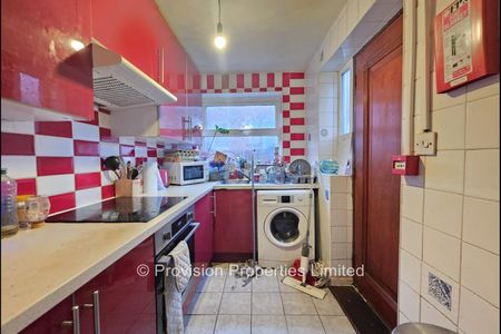 5 Bedroom Student Properties Leeds - Photo 4