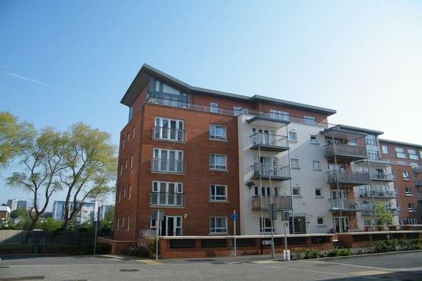 Poole, BH15 - Photo 1