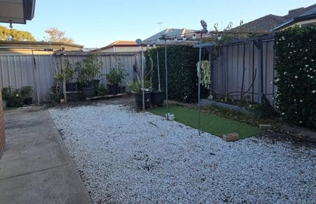 House 3 br, Ens & Bath close to shoppings & schools, 5 km to Adelaide City Centre - Photo 5