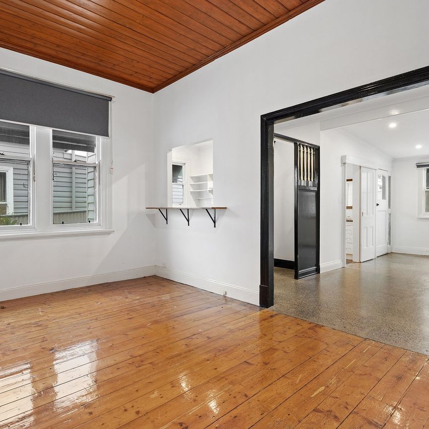 Charming 2 Bedroom in Prime Location - Photo 1